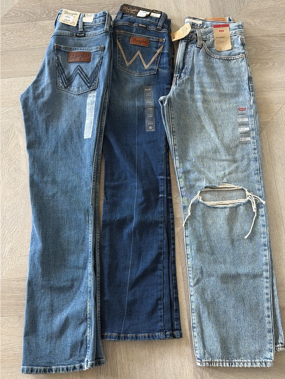 2 Wrangler Women’s Boot Cut Jeans 1 Levi’s Light, Medium & Dark Blue 27x32